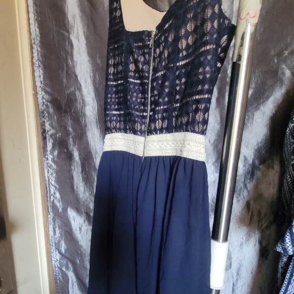 NWOT Navy Blue with pearl white waistband, babydoll style Speechless dress - Picture 5 of 8